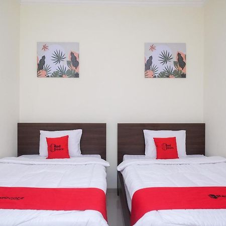 Reddoorz Near Kawasan Bandara Ahmad Yani Semarang 2 Hotel ภายนอก รูปภาพ