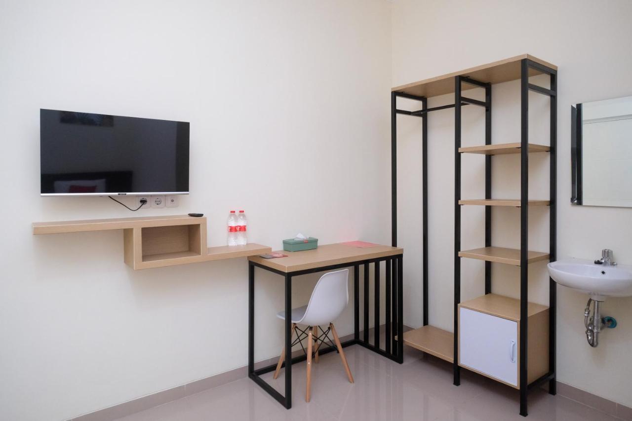 Reddoorz Near Kawasan Bandara Ahmad Yani Semarang 2 Hotel ภายนอก รูปภาพ
