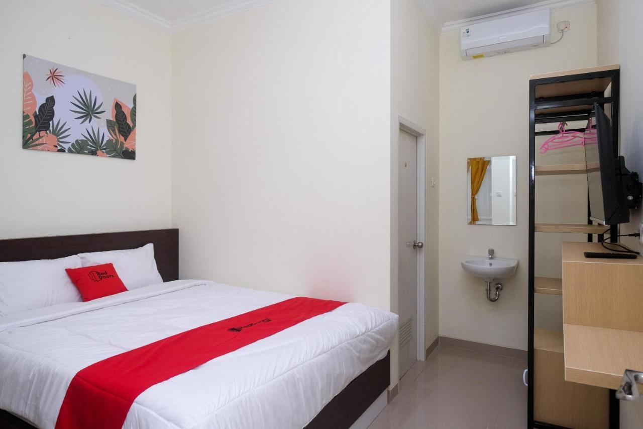 Reddoorz Near Kawasan Bandara Ahmad Yani Semarang 2 Hotel ภายนอก รูปภาพ
