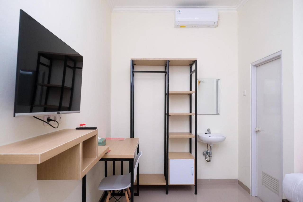 Reddoorz Near Kawasan Bandara Ahmad Yani Semarang 2 Hotel ภายนอก รูปภาพ