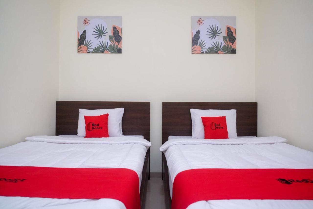 Reddoorz Near Kawasan Bandara Ahmad Yani Semarang 2 Hotel ภายนอก รูปภาพ