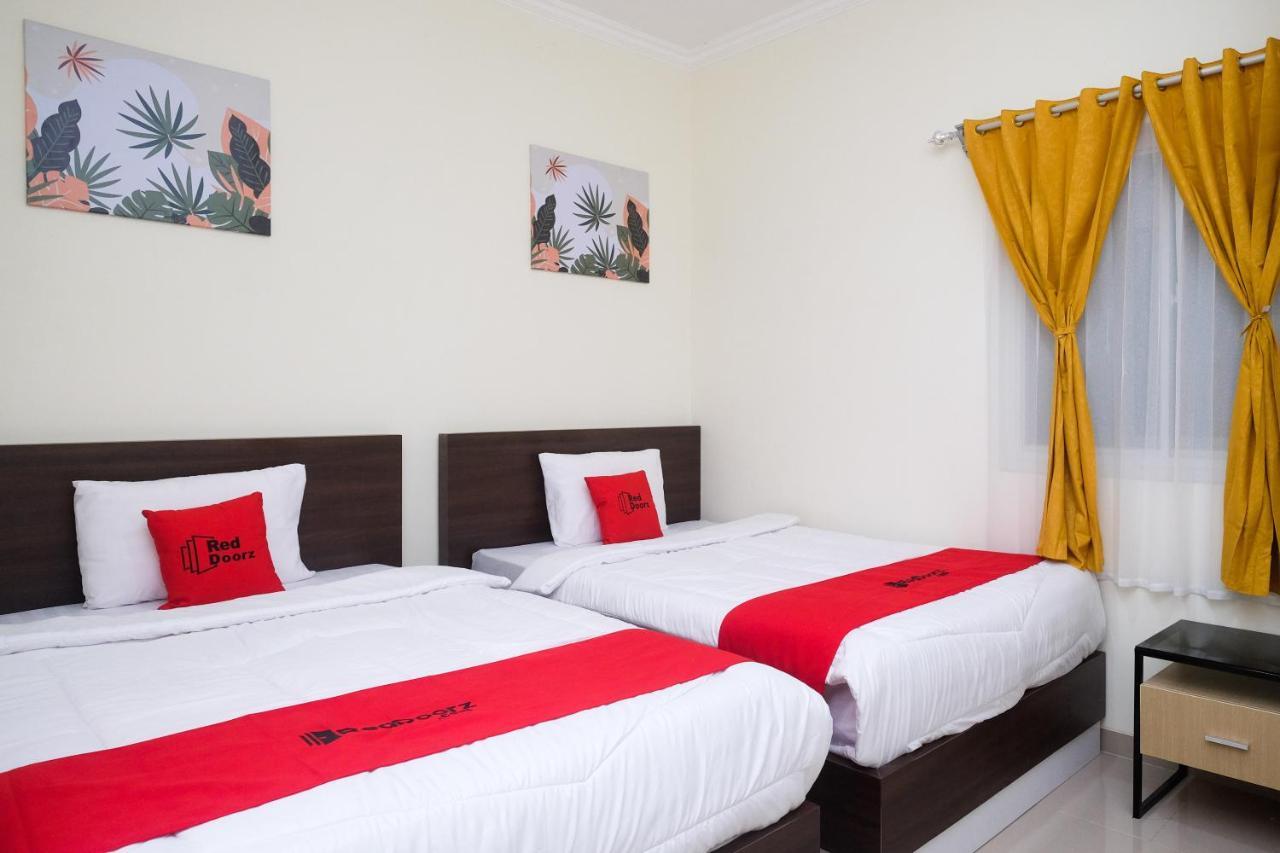 Reddoorz Near Kawasan Bandara Ahmad Yani Semarang 2 Hotel ภายนอก รูปภาพ