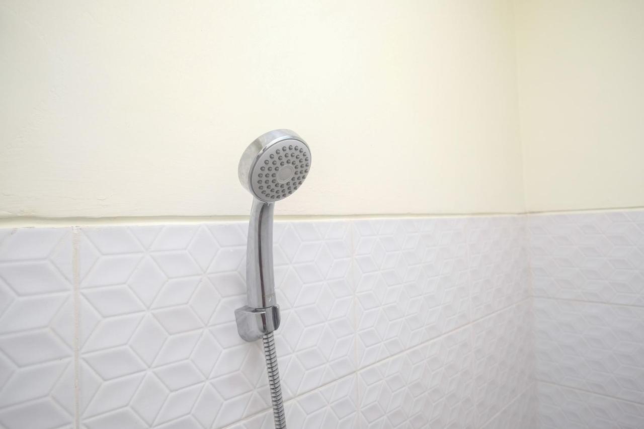 Reddoorz Near Kawasan Bandara Ahmad Yani Semarang 2 Hotel ภายนอก รูปภาพ