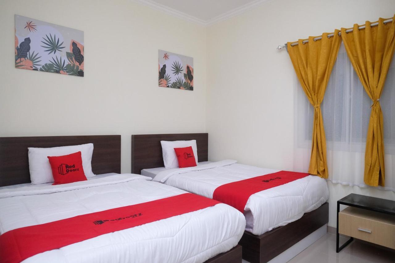 Reddoorz Near Kawasan Bandara Ahmad Yani Semarang 2 Hotel ภายนอก รูปภาพ
