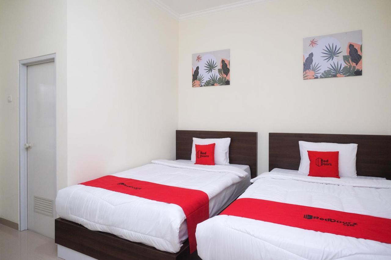 Reddoorz Near Kawasan Bandara Ahmad Yani Semarang 2 Hotel ภายนอก รูปภาพ