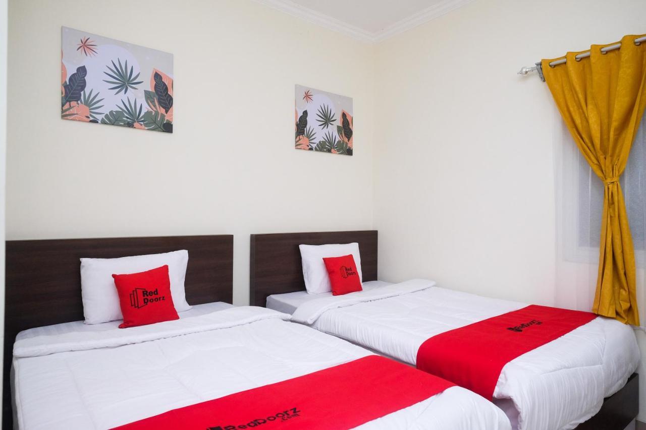 Reddoorz Near Kawasan Bandara Ahmad Yani Semarang 2 Hotel ภายนอก รูปภาพ