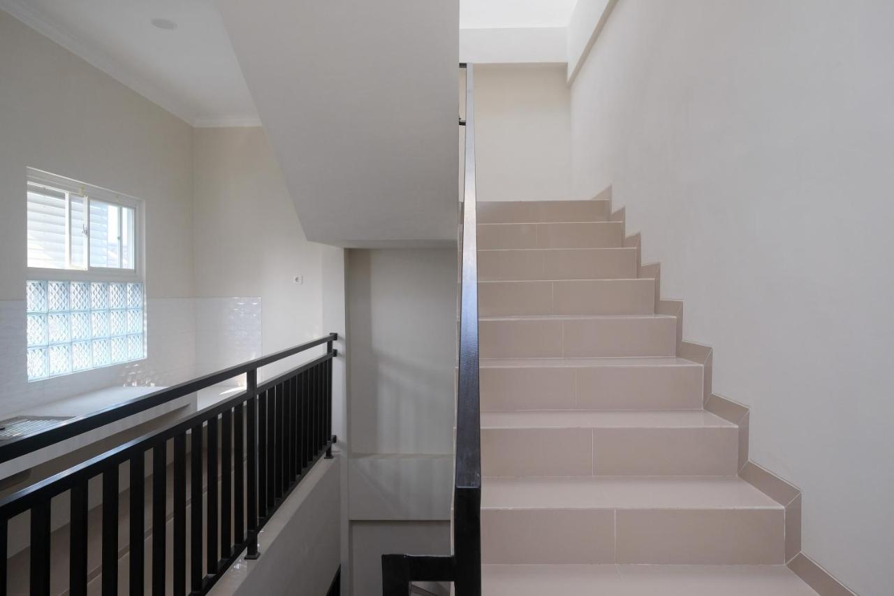 Reddoorz Near Kawasan Bandara Ahmad Yani Semarang 2 Hotel ภายนอก รูปภาพ